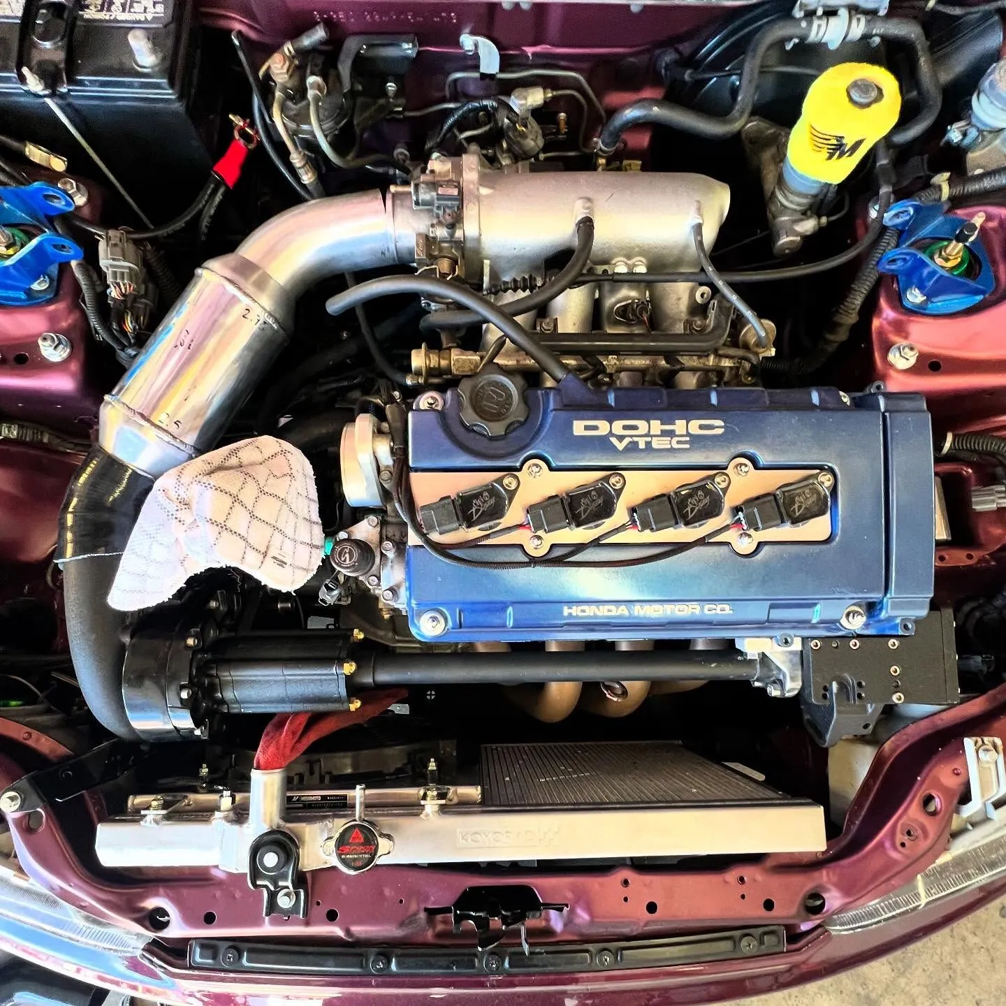 Turbocharged DOHC engine bay